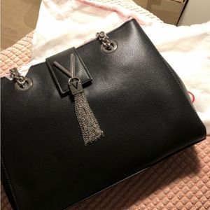 VALENTINO | SHOULDER BAG BLACK & SILVER CHAIN